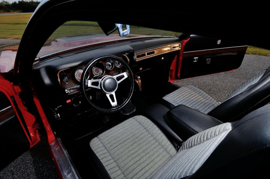 Интерьер Dodge Charger R/T Hemi With Ramcharger Hood Option (WS23) 1971 года  (фото 8 из 40)